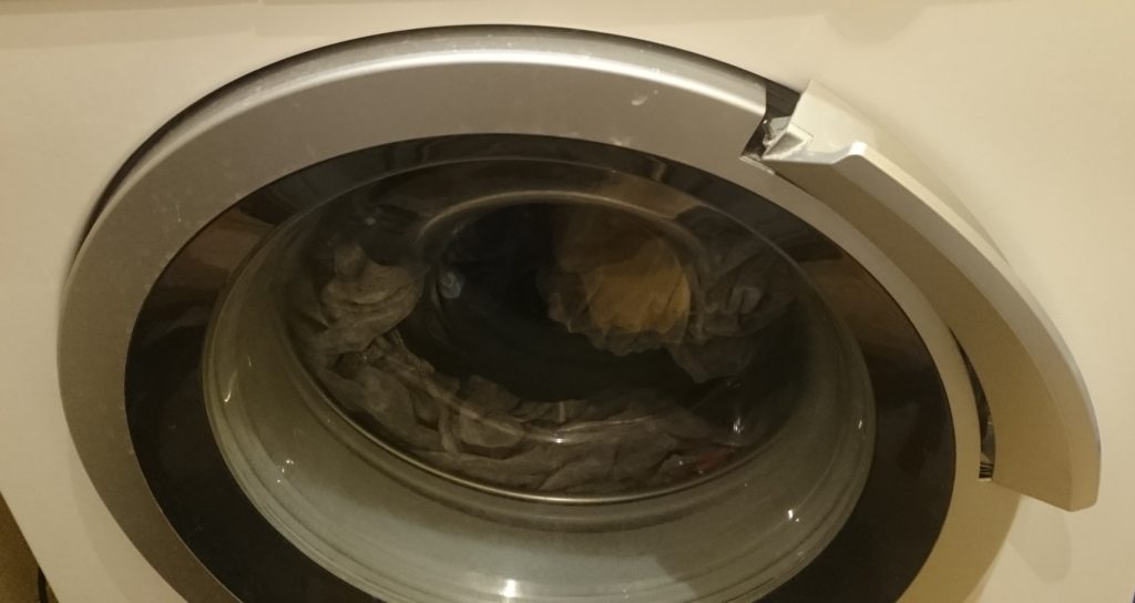https://imaster.center/bosch-logixx-slomalas-ruchka-lyuka/